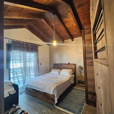 Vintage Lux Homes *