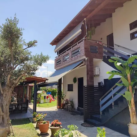 Vintage Lux Homes * Vrasná