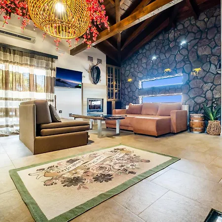 Vintage Lux Homes