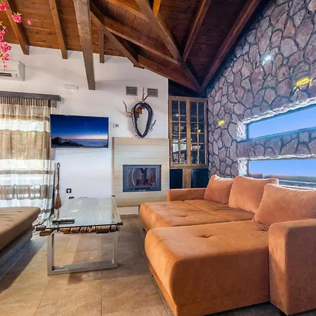 Vintage Lux Homes *