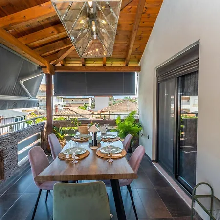 Vintage Lux Homes