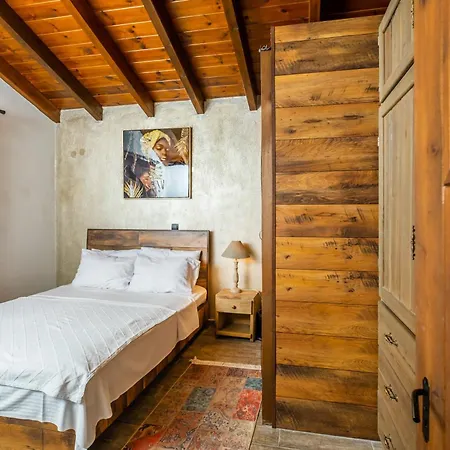 Vintage Lux Homes *
